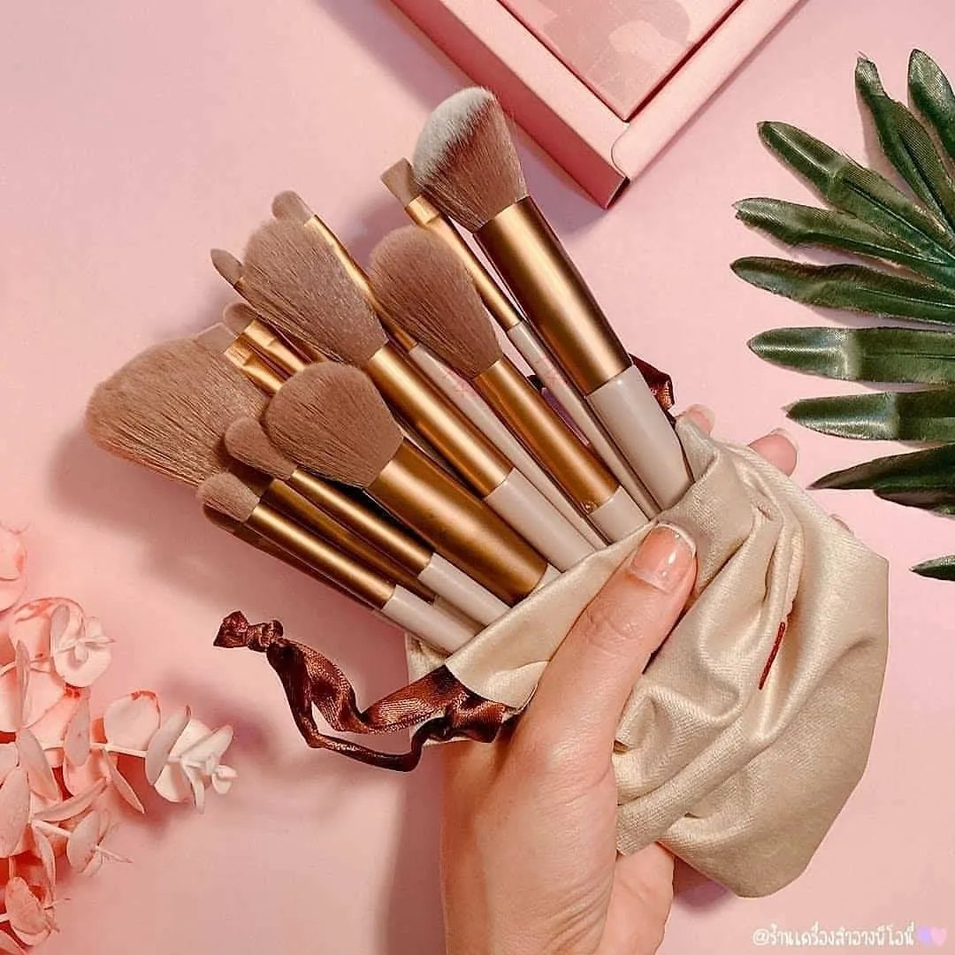 13-Piece Professional Makeup Brush Set – Premium Soft Bristle Cosmetic Brushes with Storage Pouch – Brown